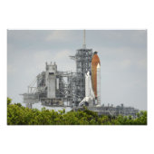 Space Shuttle Endeavor op het lanceerpad 2 Foto Afdruk (Voorkant)