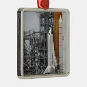 Space Shuttle Endeavor op het lanceerpad 2 Metalen Ornament (Rechts)