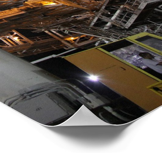 Space Shuttle Endeavor op het lanceerpad 2 Poster (Hoek)