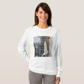 Space Shuttle Endeavor op het lanceerpad 2 T-shirt (Voorkant volledig)