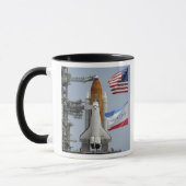 Space Shuttle Endeavor op het lanceerpad 3 Mok (Links)