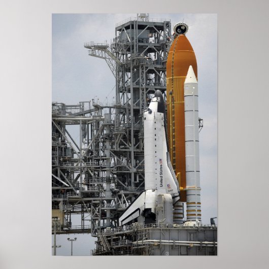 Space Shuttle Endeavor op het lanceerpad 3 Poster (Voorkant)