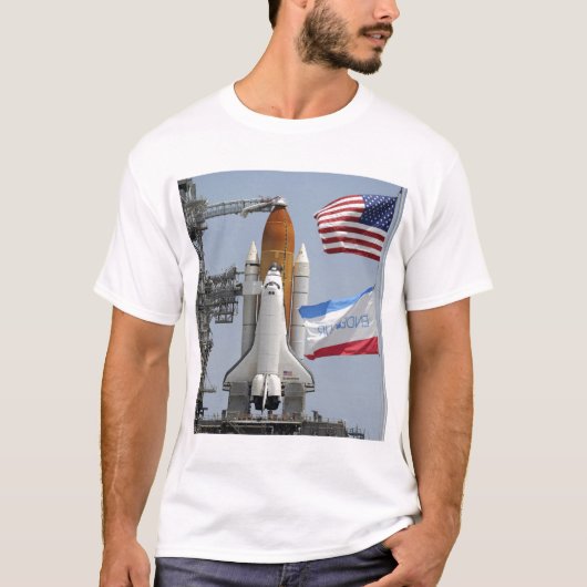 Space Shuttle Endeavor op het lanceerpad 3 T-shirt (Voorkant)