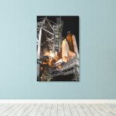 Space Shuttle Endeavor op het lanceerpad Canvas Afdruk (Insitu (Houten vloer))