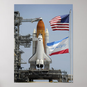 Space Shuttle Endeavor op het lanceerpad Poster