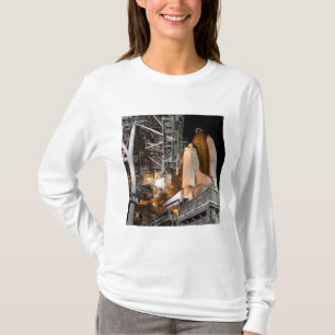 Space Shuttle Endeavor op het lanceerpad T-shirt