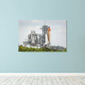 Space Shuttle Endeavour op het lanceerplatform 5 Canvas Afdruk (Insitu (Houten vloer))