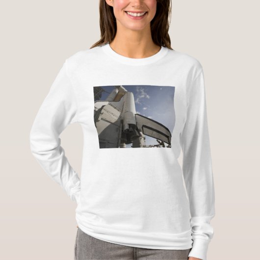 Space Shuttle Endeavour op het lanceerplatform 6 T-shirt (Voorkant)