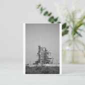 Space Shuttle op startpad in zwart-wit Briefkaart (Staand voorkant)