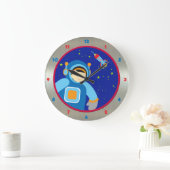 Spaceboy die buiten het ruimteschip drijft grote klok (Huis)