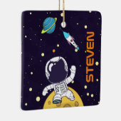 Spaceman Astronaut die de buitenruimte onderzoekt Keramisch Ornament (Rechts)