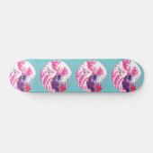 Spaceman die de grote roze golf surft persoonlijk skateboard (Horizontaal)