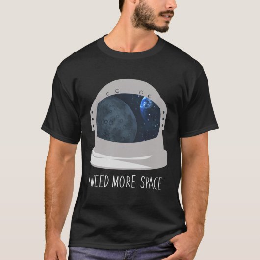 Spaceman Helm Astronaut Design Ik heb meer ruimte T-shirt (Voorkant)