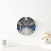 Spaceschip met artistiek perspectief zoals een klo ronde klok (Huis)