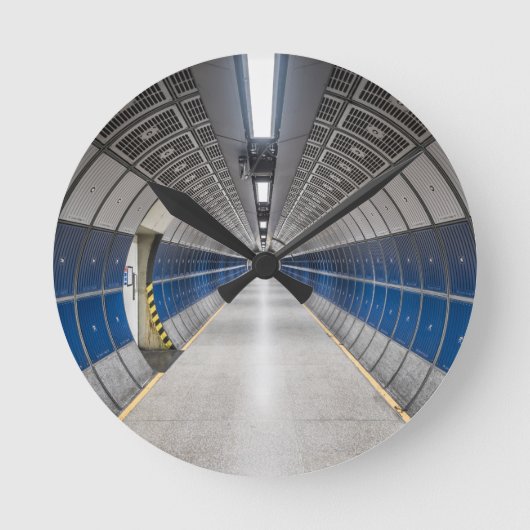 Spaceschip met artistiek perspectief zoals een klo ronde klok (Voorkant)