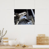 Spaceshuttle Discovery gekoppeld aan ISS (STS-114) Poster (Keuken)