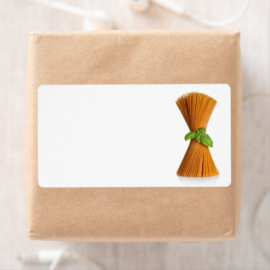 Spaghetti met basilicum geïsoleerd op witte achter etiket (Insitu)