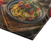 Spaghetti Puttanesca met verse tomaten en olijven Snijplank (Hoek)
