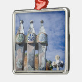 Spanje, Catalonië, Barcelona. Casa Batllo (1906).  Metalen Ornament (Links)