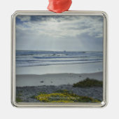 Spanje kust met Gele Bloemen en Sun Beams Metalen Ornament (Voorkant)