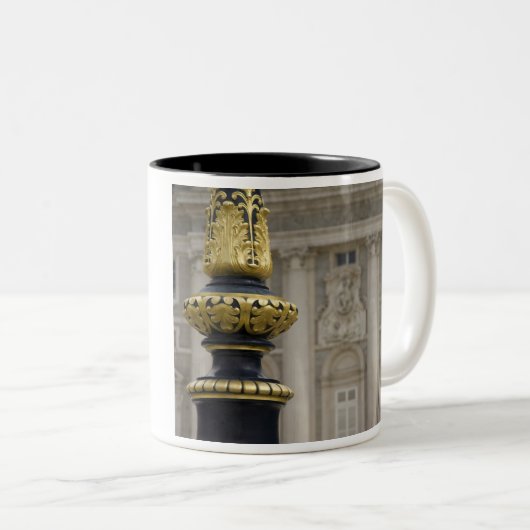 Spanje, Madrid. Koninklijk Paleis,  gloeilamp Tweekleurige Koffiemok (Voorkant rechts)