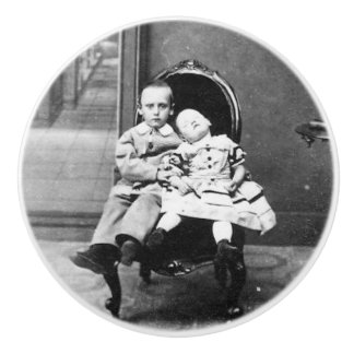 Spannende vintage portretfoto van broer of zus  keramische knop
