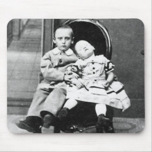 Spannende vintage portretfoto van broer of zus  muismat