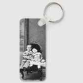 Spannende vintage portretfoto van broer of zus sleutelhanger (Achterkant)