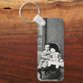 Spannende vintage portretfoto van broer of zus sleutelhanger (Voorkant)