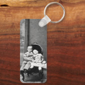 Spannende vintage portretfoto van broer of zus sleutelhanger (Achterkant)