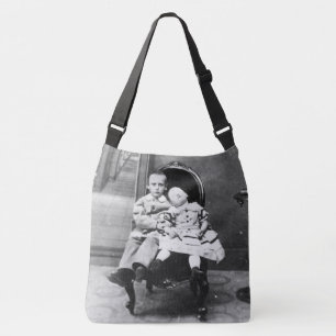 Spannende vintage portretfoto van broers en zuster crossbody tas
