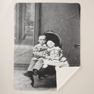 Spannende vintage portretfoto van broers en zuster sherpa deken