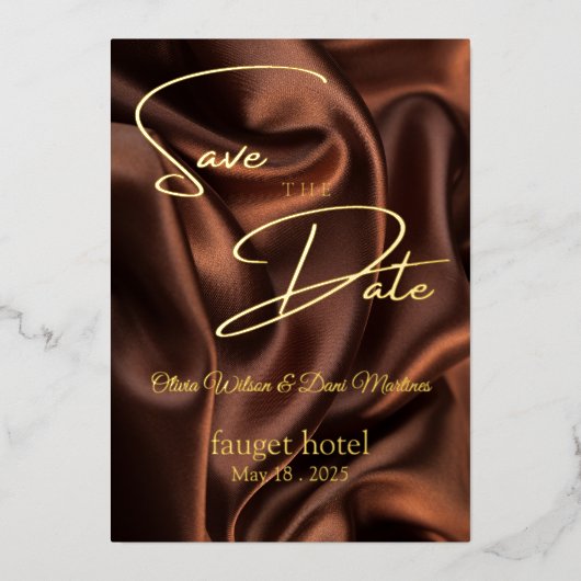 sparen de datum bruine zijde achtergrond folie uitnodiging (Voorkant)