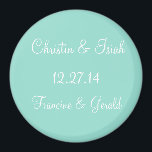 Sparen de Datum Eenvoudige Enkelvoudige Kleur Magneet<br><div class="desc">Save The Date Round Monogram Magnets Met Bride's Name, Groom's Name en Wedding Date Solid Color Style Option - grillige en geïndividualiseerde Solid Color Option - Bleke Robin Egg Blue Simple Color Complementing personaliseerbare magneten zullen precies goed zijn voor het verzenden naar genodigde bruiloft gasten als bruiloft bewaar de datum...</div>