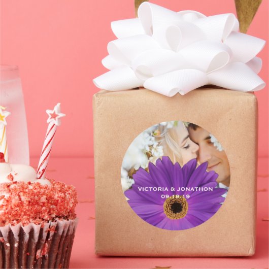 Sparen de Datum Foto Plum Gerber Daisy Wedding Ronde Sticker (Feest)