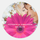 Sparen de Datum Foto Roze Gerber Daisy Wedding Ronde Sticker (Voorkant)