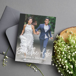 sparen de datum, foto van grappige bruid en groom  aankondigingskaart
