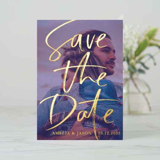 Sparen de Datum Gold Calligrafie Foto Folie Uitnodiging (Staand Voorkant)