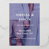 Sparen de Datum Gold Calligrafie Foto Folie Uitnodiging (Achterkant)