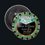 Sparen de Datum Las Vegas - Blauwgroen Button Flesopener<br><div class="desc">Flessenopener. Ga je snel trouwen? Een leuke en unieke manier om je trouwplannen aan te kondigen. Sparen de Datum voor uw Weddenschap een Open van de Fles klaar voor u om zich te personaliseren. Met de woorden "Save the Date" in een Las Vegas-stijl in faux metallic Gold, blauwgroen en zwart...</div>