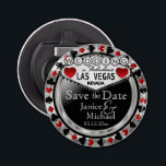 Sparen de Datum Las Vegas - Silver & Red Button Flesopener<br><div class="desc">Ga je snel trouwen? Een leuke en unieke manier om je trouwplannen aan te kondigen. Sparen de Datum voor uw Weddenschap een Open van de Fles klaar voor u om zich te personaliseren. Met de woorden "Save the Date" in een Las Vegas-stijl in een faux metallic Silver, Red en Black...</div>