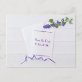 Sparen de Datum met paarse bloemen Aankondigingskaart (Voorkant)