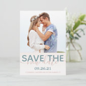 Sparen de Datum Modern Coral Wedding Foto Aankondiging (Staand voorkant)