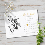 Sparen de Datum van de Uitnodiging van het Hart va<br><div class="desc">Deze opslagkaart bevat een kalender en een gouden liefdeshart dat uw speciale datum benadrukt. De achterkant heeft gouden hartketens. Ontworpen door deze notme© ***OM HET HART NAAR UW SPECIALE DATUM TE BEWEGEN, KIJK NAAR HET RECHT VAN HET AFBEELDING VAN HET PRODUCT WAAR HET ZEGT "DE SJABLOON PERSONALISEREN". ALS U OP...</div>