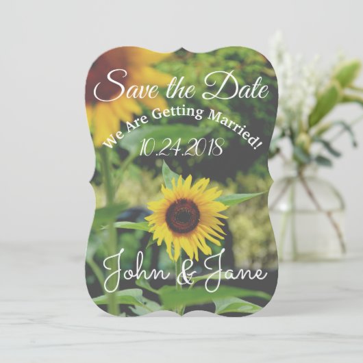 Sparen de Datum van de Zonnebloei Uitnodiging (Staand voorkant)