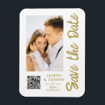 Sparen de Datum Witte Gouden Modern Weddin Magneet<br><div class="desc">Sparen de Datum Witte Gouden Stijlvolle Magnetische van het Manuscript Moderne van de Weddenschappen kenmerkt een witte achtergrond met uw douanefoto. Personaliseer met jouw tekst door de tekst in de verstrekte tekstvakjes uit te geven en uw website URL voor uw douaneQR code toe te voegen. Ontworpen voor u door ©Evco...</div>