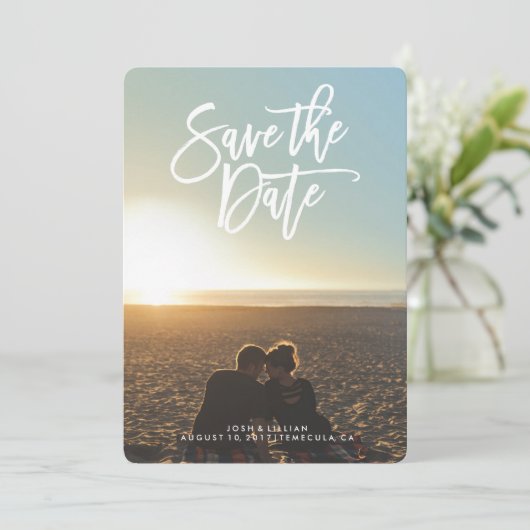 Sparen de de fotokaart van de Datum, borstelmanusc Save The Date (Staand voorkant)