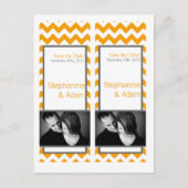 Sparen het Teken van de Datum Geel Gray Chevron Aankondigingskaart (Voorkant)