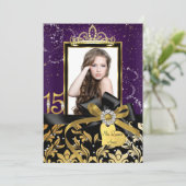 Sparkle Gold Paars Damask & Bow Photo Quinceanera Kaart (Staand voorkant)