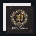 Sparkle Menorah Hanukkah Kaart<br><div class="desc">Het ontwerp van de Hanukkah-partij is voorzien van een gouden menorah en zilveren en gouden sparkles op een zwarte achtergrond.</div>